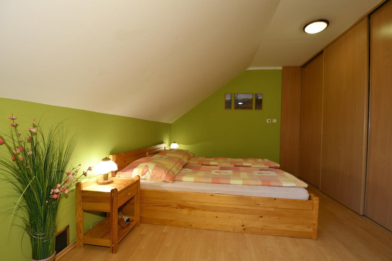 Apartman U Sarky Valaska Exterior photo